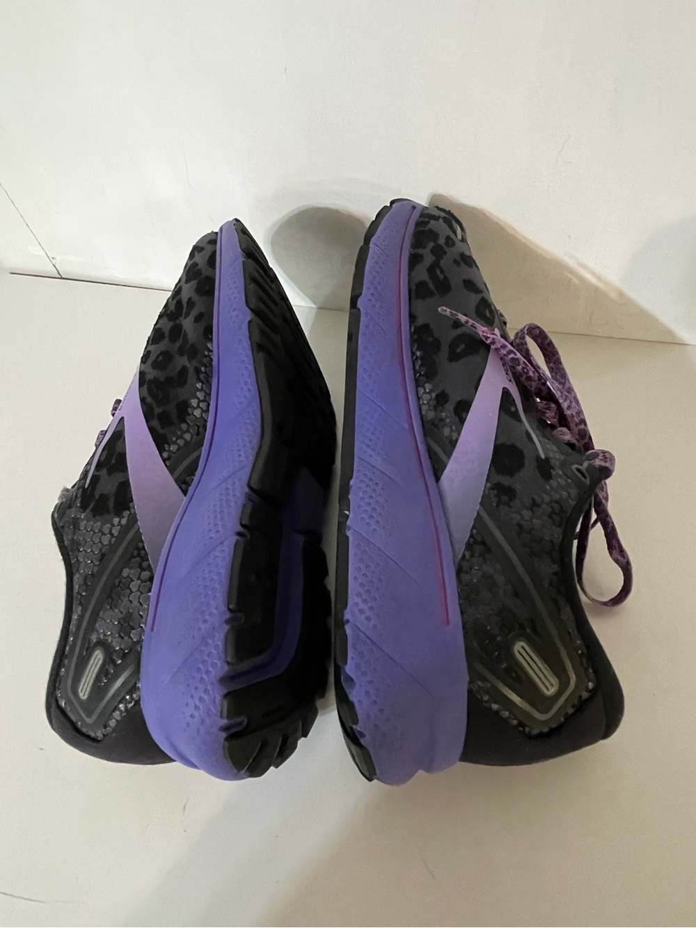 Brooks Ghost 14 Electric Cheetah Running Shoes - Picture 8 of 9